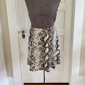 French Grey Snakeskin Cream Black A-Line Stretch Skirt NWT M/L